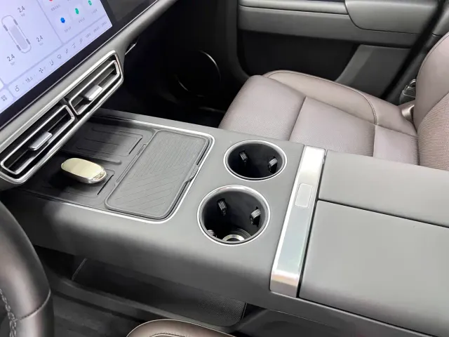 Li Auto L9 — Фото автомобиля 27