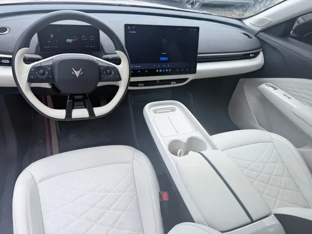 Arcfox T1 — Фото автомобиля 6