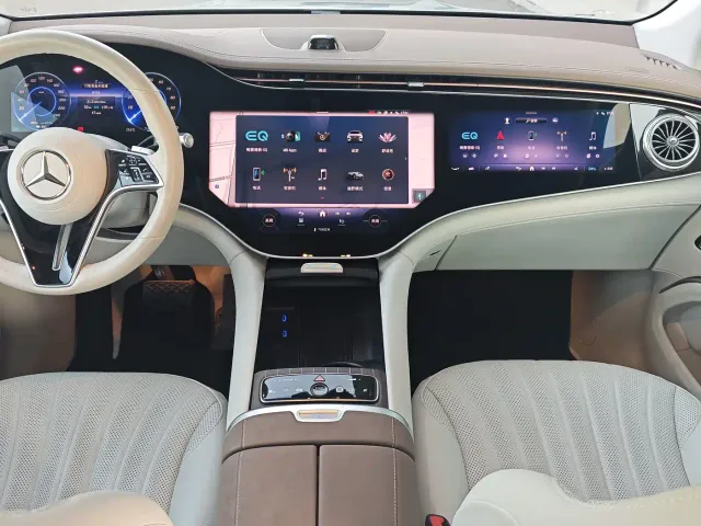 Mercedes-Benz EQS SUV — Фото автомобиля 12