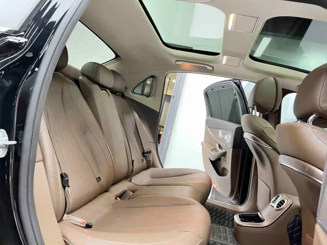 Mercedes-Benz E-Class — Фото автомобиля 6