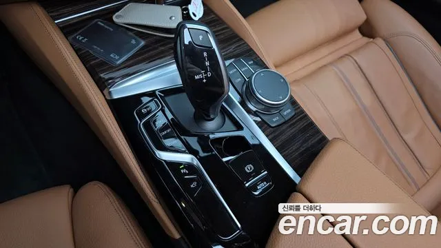 BMW 5-Series — Фото автомобиля 9
