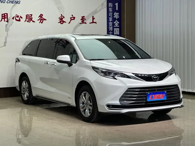 Toyota Sienna — Фото автомобиля 3