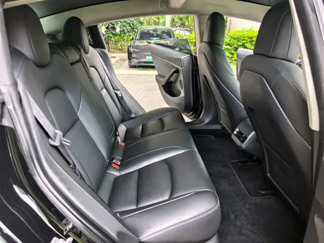 Tesla Model 3 — Фото автомобиля 9