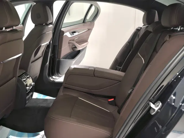 BMW 5 Series — Фото автомобиля 6
