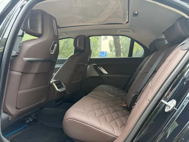 BMW 7 Series — Фото автомобиля 6