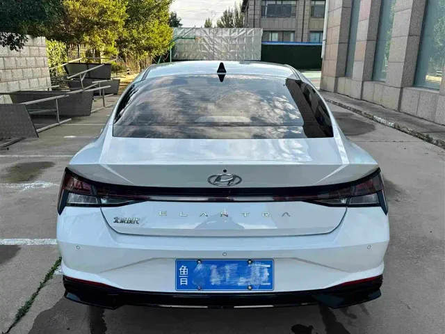 Hyundai Elantra — Фото автомобиля 16