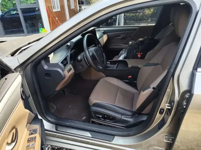 Lexus Lexus ES 2025 300h Ultimate Edition — Фото автомобиля 4