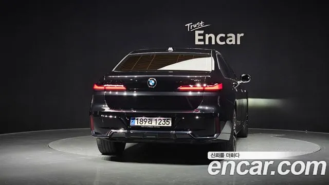 BMW 7 Series G70 — Фото автомобиля 4