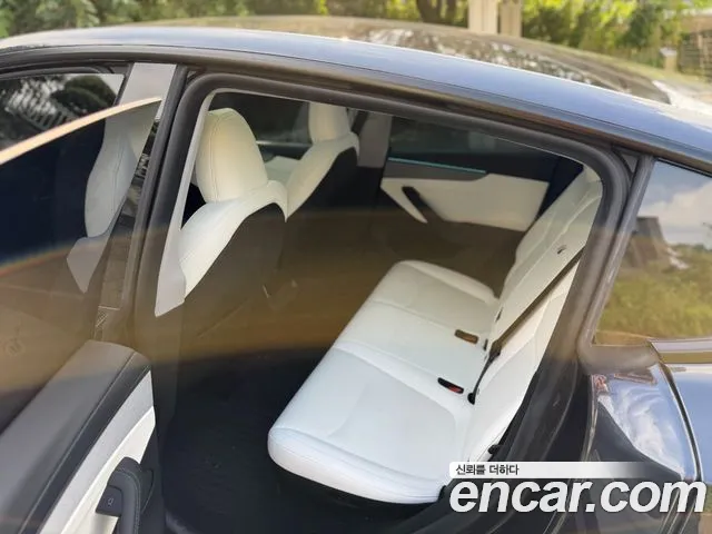 Tesla Model Y — Фото автомобиля 9