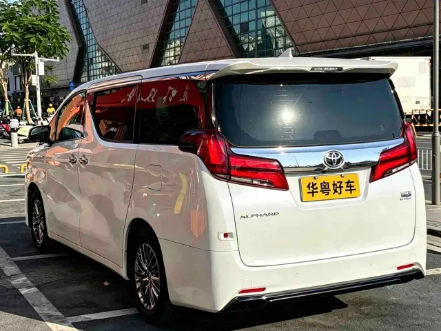 Toyota Alphard — Фото автомобиля 4