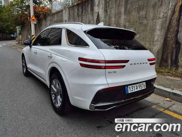 Genesis GV70 — Фото автомобиля 5