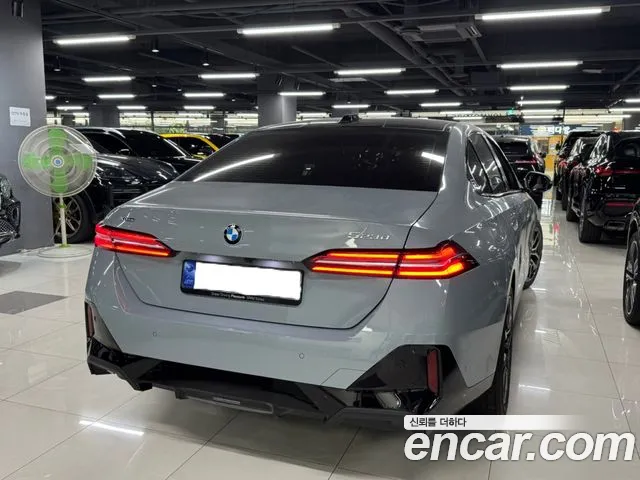BMW 5 Series G60 — Фото автомобиля 3