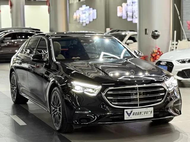 Mercedes-Benz E-Class — Фото автомобиля 3