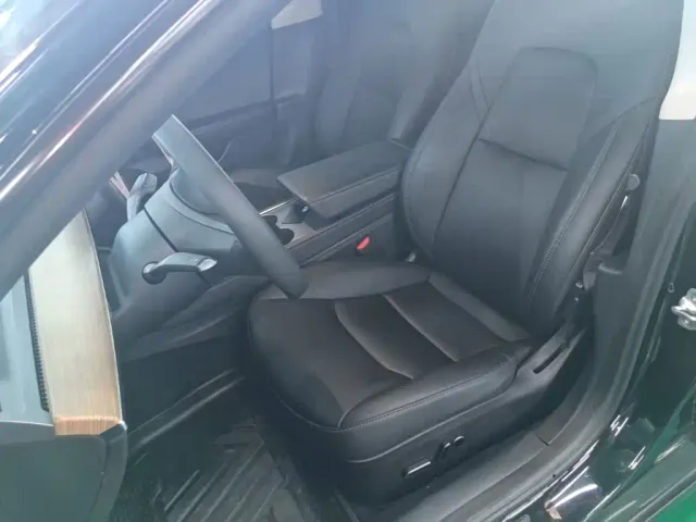 Tesla Model 3 — Фото автомобиля 14