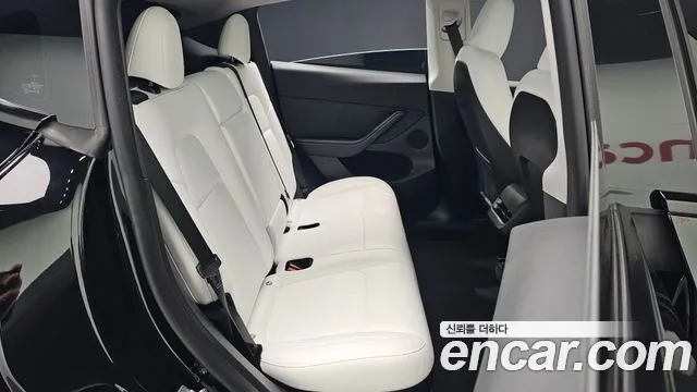 Tesla Model Y — Фото автомобиля 17
