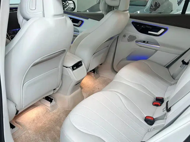 Mercedes-Benz EQE SUV — Фото автомобиля 10