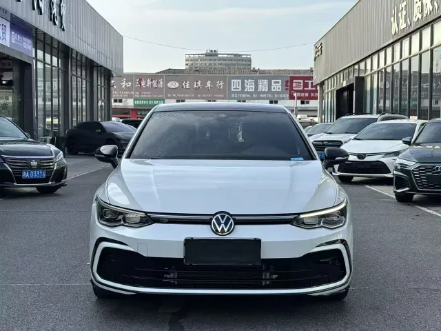 Volkswagen Golf — Фото автомобиля 3