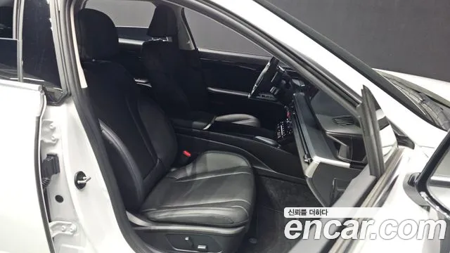 Hyundai Grandeur Grandeur (GN7) 2.5 Бензин 2WD — Фото автомобиля 11