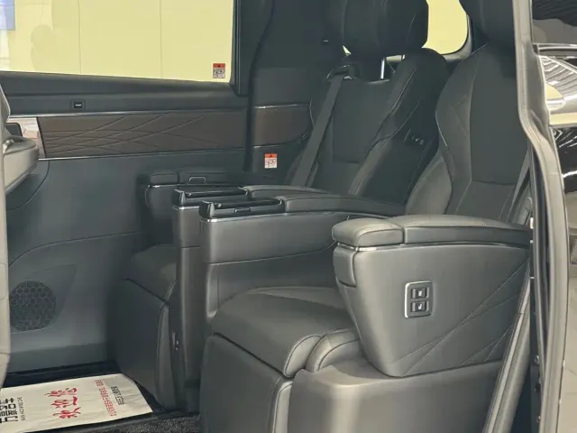 Toyota Vellfire — Фото автомобиля 5
