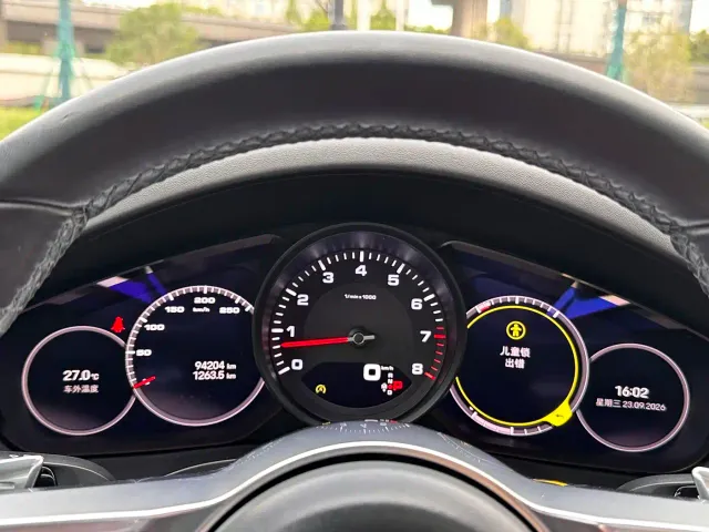 Porsche Cayenne — Фото автомобиля 11
