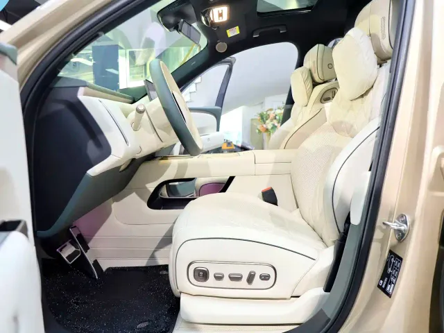 Li Auto L9 — Фото автомобиля 10