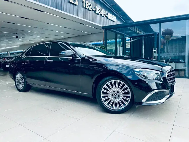 Mercedes-Benz E-Class — Фото автомобиля 2