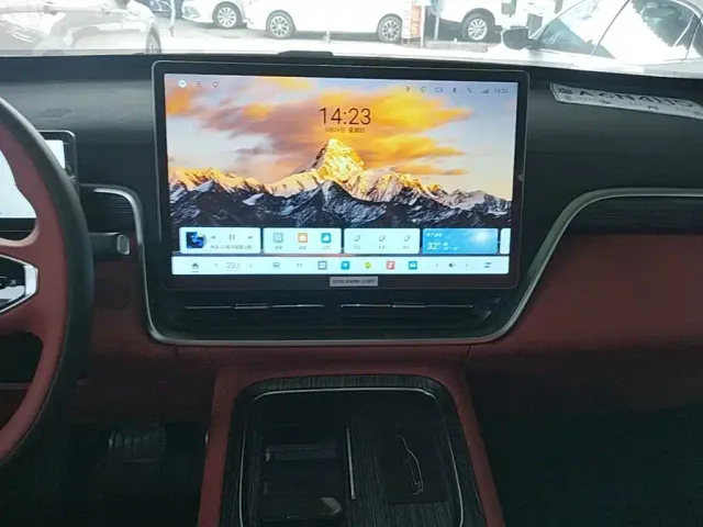 Dongfeng Yipai eπ008 2024 210Max Range Extender 6-Seater — Фото автомобиля 12