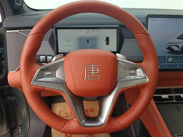 BYD Tang L — Фото автомобиля 10