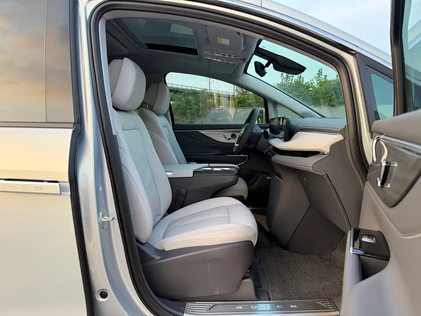 Buick Buick GL8 2025 Land Honor Premium Edition — Фото автомобиля 15