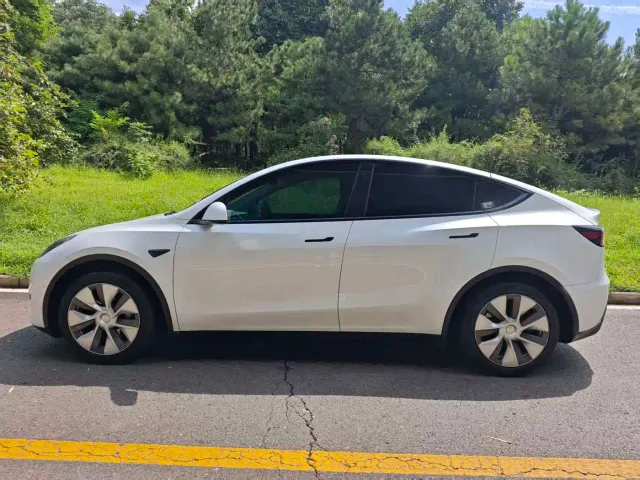 Tesla Model Y — Фото автомобиля 5