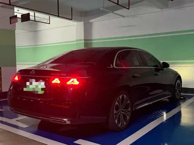 Mercedes-Benz E-Class — Фото автомобиля 4