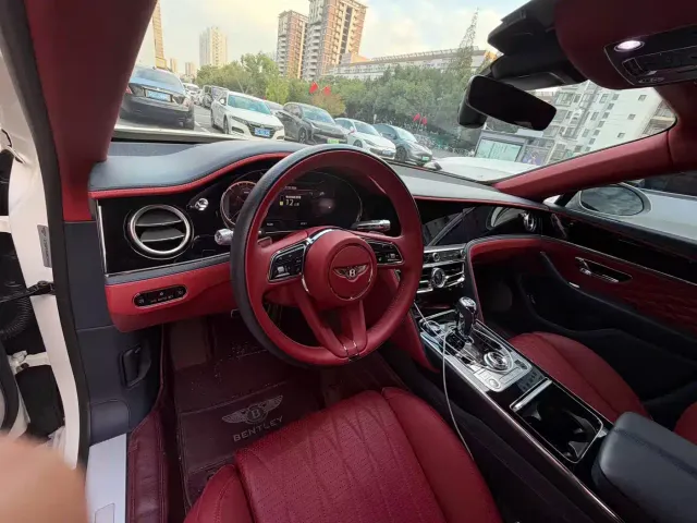 Bentley Flying Spur — Фото автомобиля 3