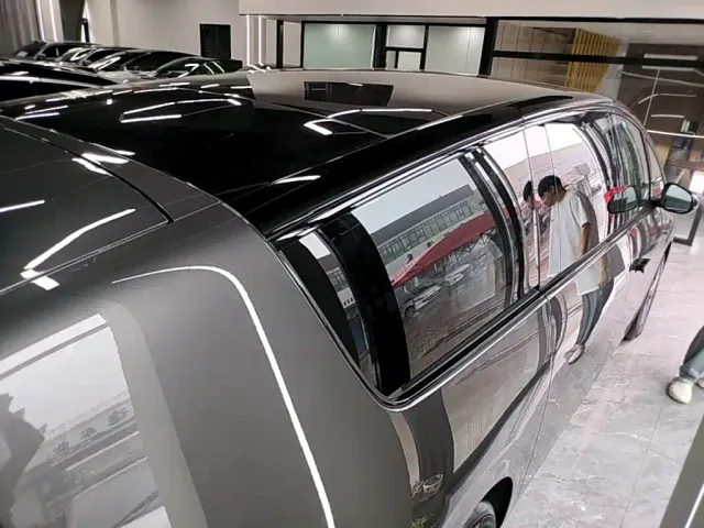 Li Auto MEGA — Фото автомобиля 6