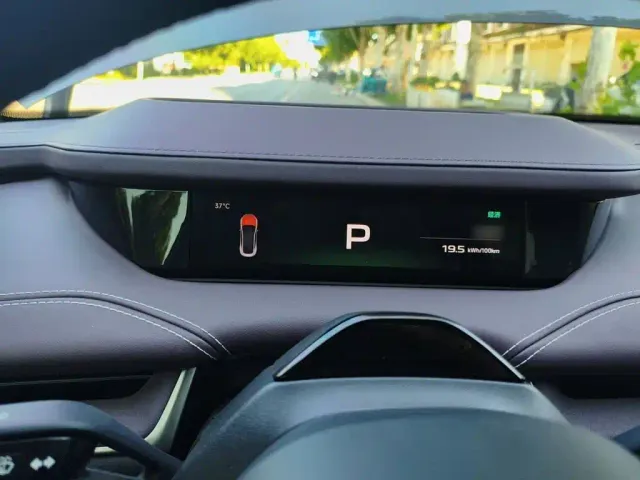 Xiaomi SU7 — Фото автомобиля 3