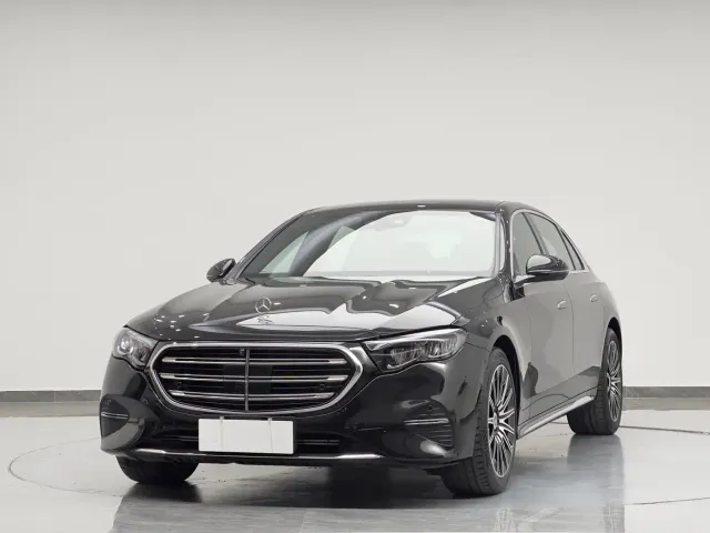 Фотография автомобиля — Mercedes-Benz E-Class
