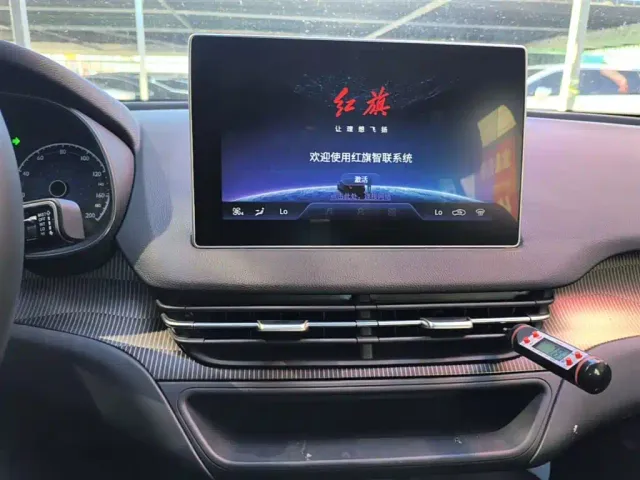 Hongqi E-QM5 — Фото автомобиля 12