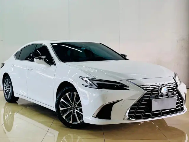 Lexus ES — Фото автомобиля 2