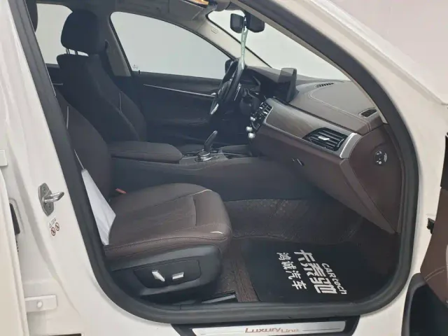 BMW 5 Series — Фото автомобиля 17