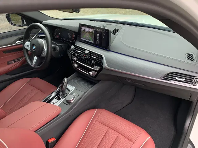 BMW 5 Series — Фото автомобиля 11