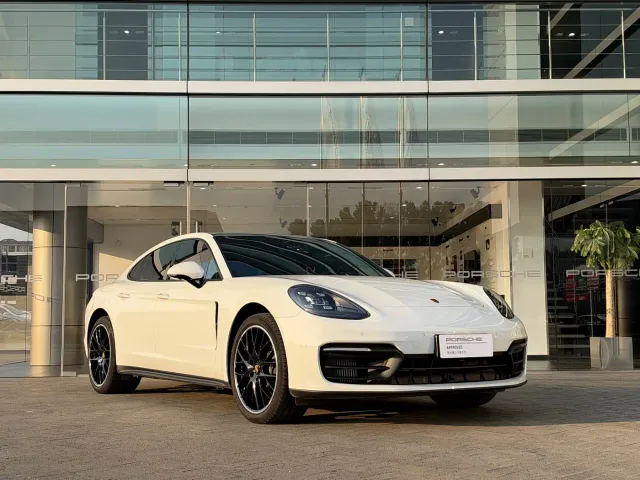 Porsche Panamera — Фото автомобиля 2