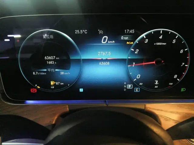 Mercedes-Benz E-Class — Фото автомобиля 4
