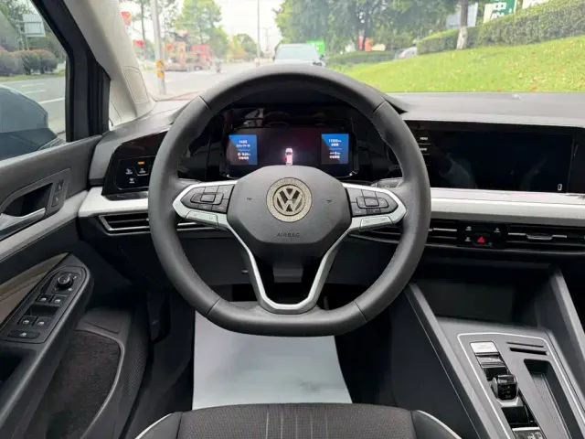 Volkswagen Golf — Фото автомобиля 14