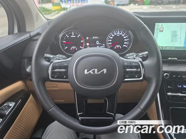 Kia Carnival Generation 4 — Фото автомобиля 10
