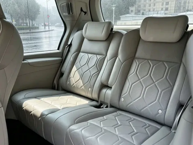 Volvo EM90 — Фото автомобиля 9