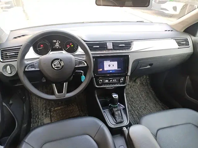 Skoda Rapid — Фото автомобиля 9