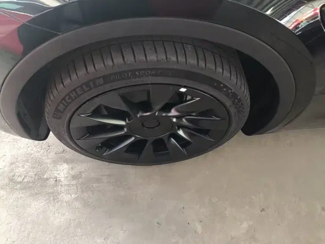 Tesla Model Y — Фото автомобиля 22