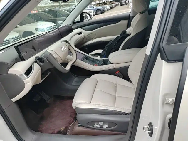 IM Motors LS6 — Фото автомобиля 14