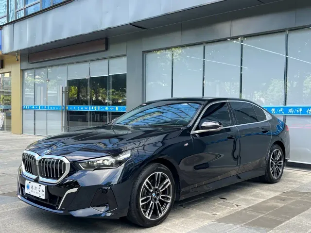 BMW 5 Series — Фото автомобиля 2