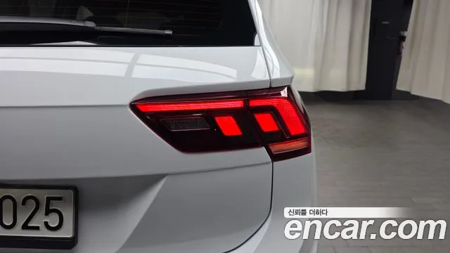 Volkswagen Tiguan Tiguan 2 поколение 2.0 TDI Premium — Фото автомобиля 22