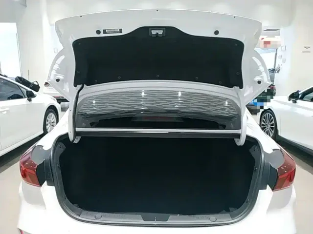 Changan Eado — Фото автомобиля 18
